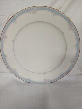 Pfaltzgraff "Courtenay"  dinner plate with gold-color trim, 10 3/4" diameter